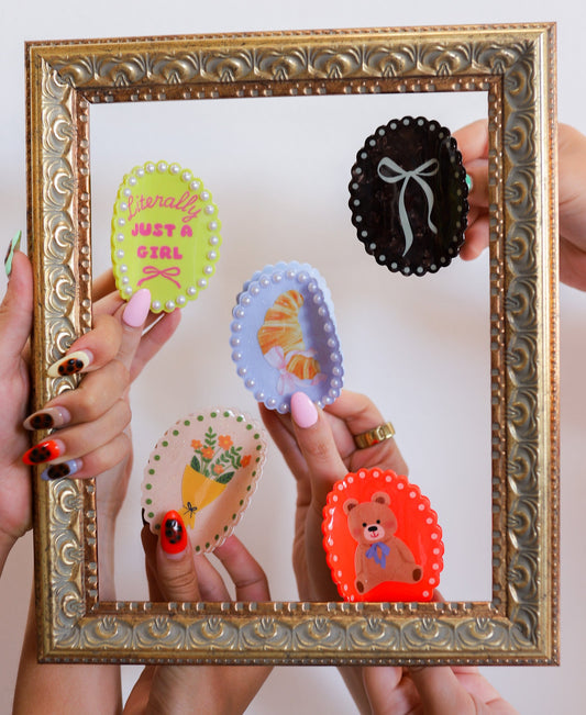 FRAMED ECLECTIC CLAW