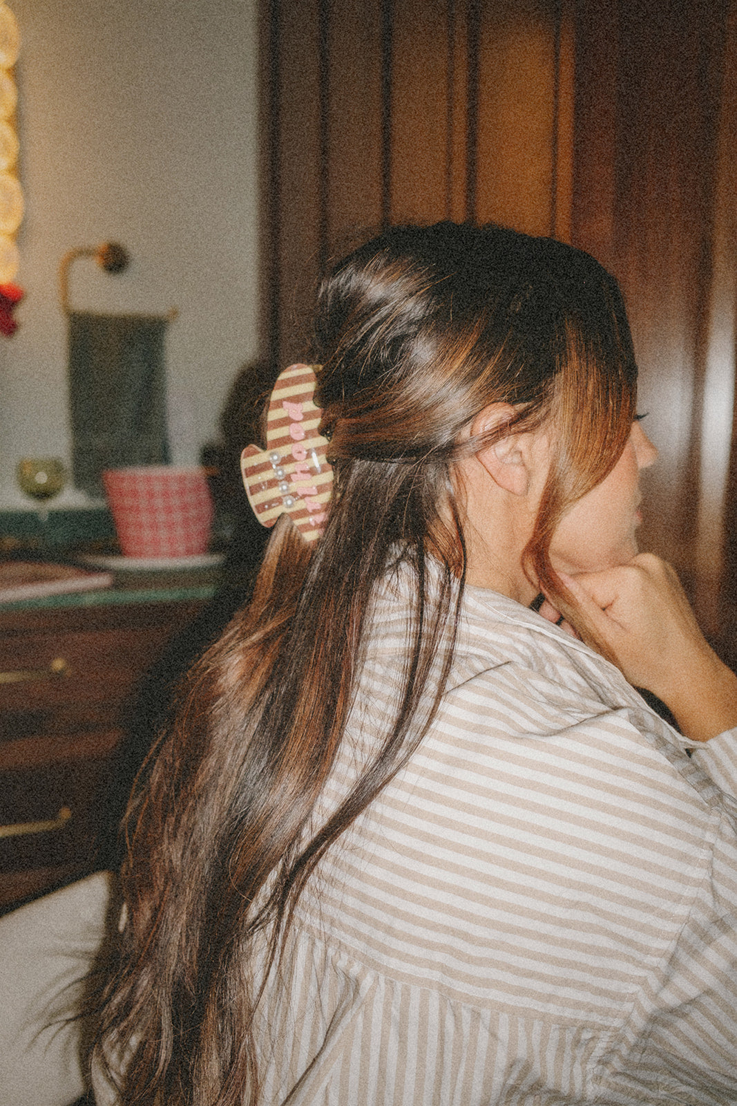 GIRLHOOD OVERSIZED CLAW (2 STYLES)