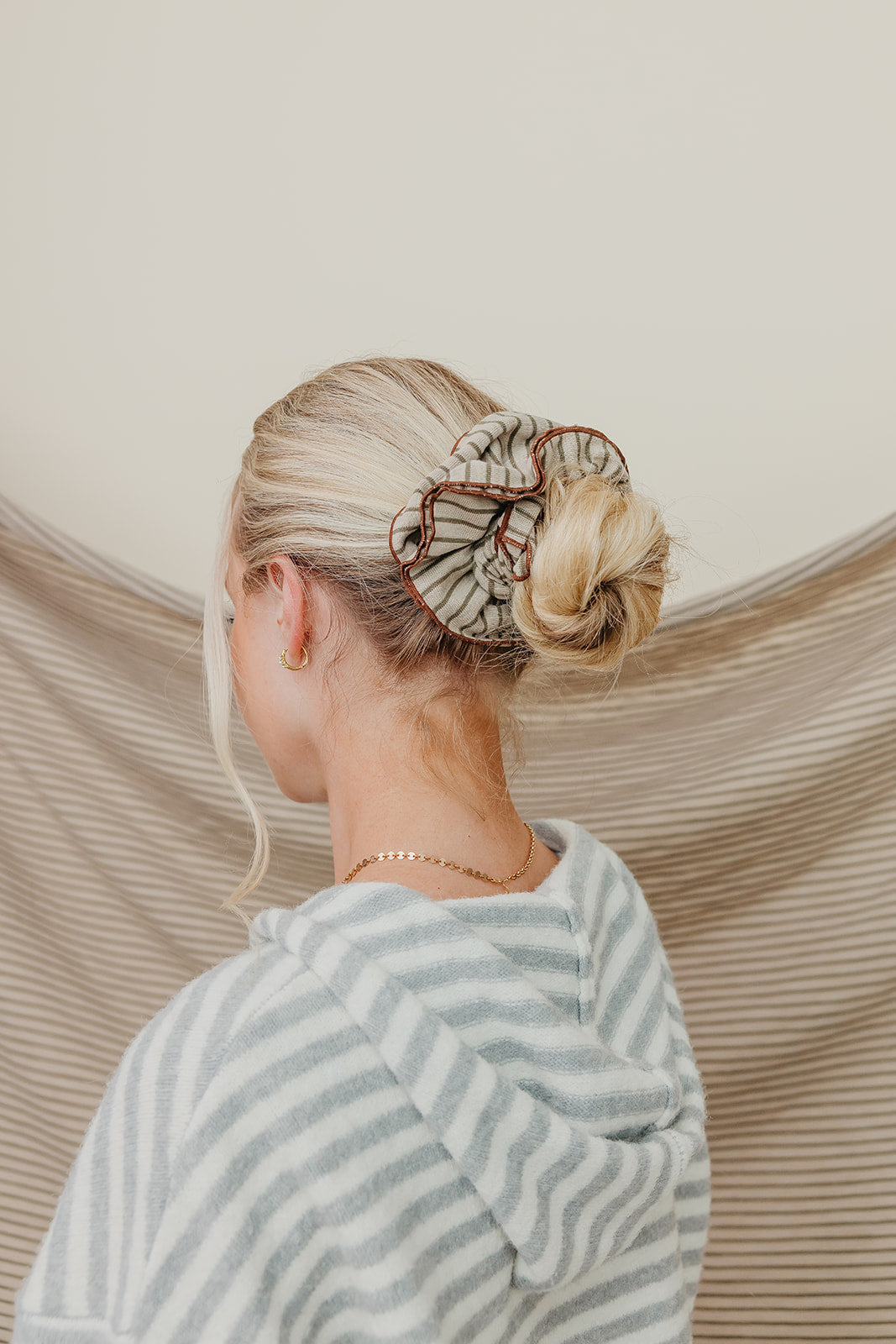 STRIPED CORSET SCRUNCHIE